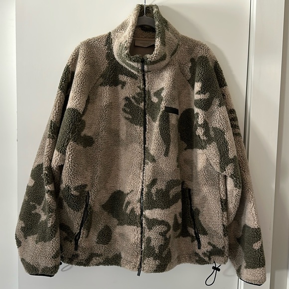 Fear of God Essentials FW23 collection Camouflage Sherpa Jacket size L (used) - Picture 1 of 5